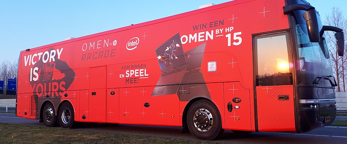 omen HP branding reclamebus