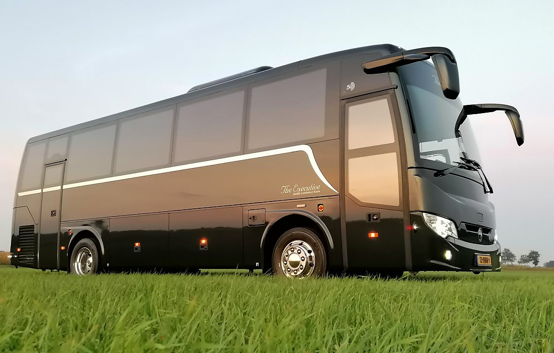 17 persoons vipbus